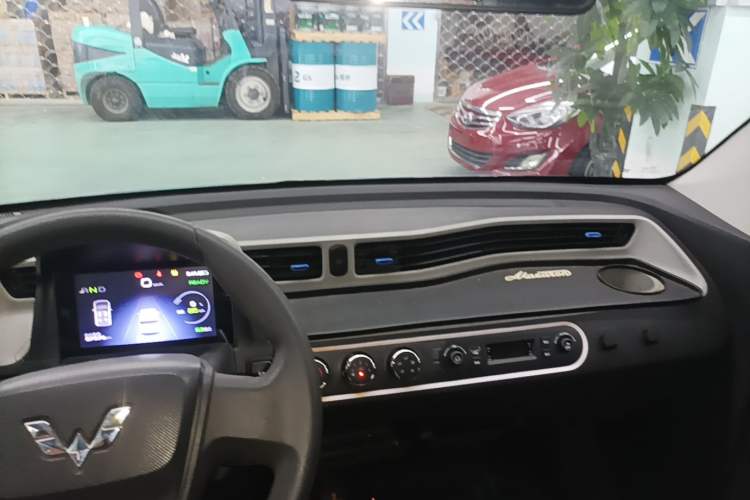 Used Wuling Hongguang MINIEV 2021 Macaron Premium Model – Lithium Iron Phosphate Center Console