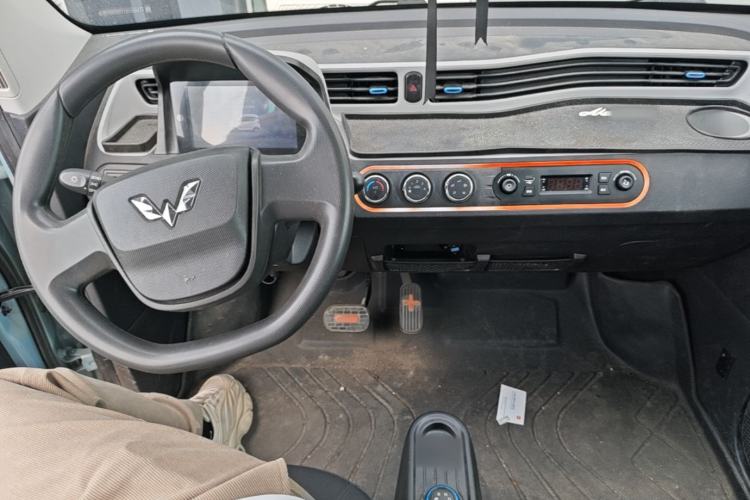 Used Wuling Hongguang MINIEV 2021 Macaron Fashion Edition Lithium-Ion Battery Center Console