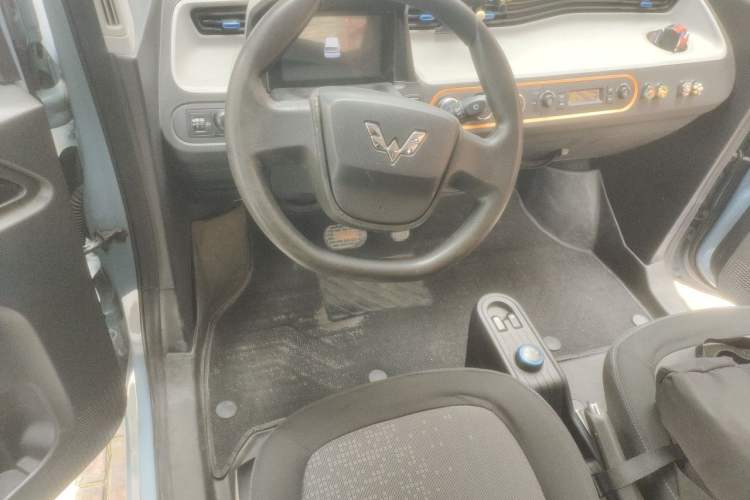 Used Wuling Hongguang MINIEV 2021 Macaron Premium Model – Lithium Iron Phosphate Center Console