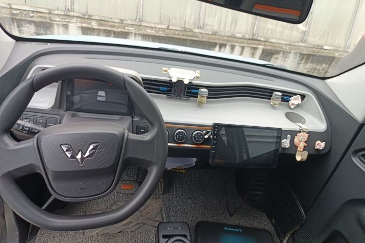 Used Wuling Hongguang MINIEV 2021 Macaron Fashion Model Lithium Iron Phosphate Center Console