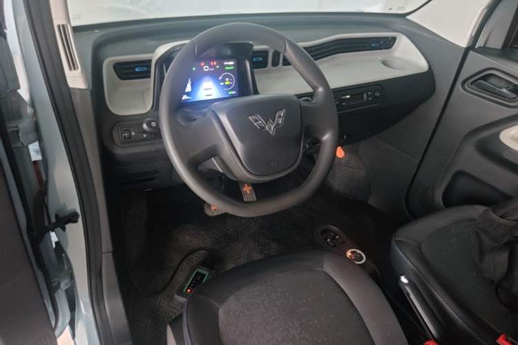 Used Wuling Hongguang MINIEV 2021 Macaron Fashion Model Lithium Iron Phosphate Center Console