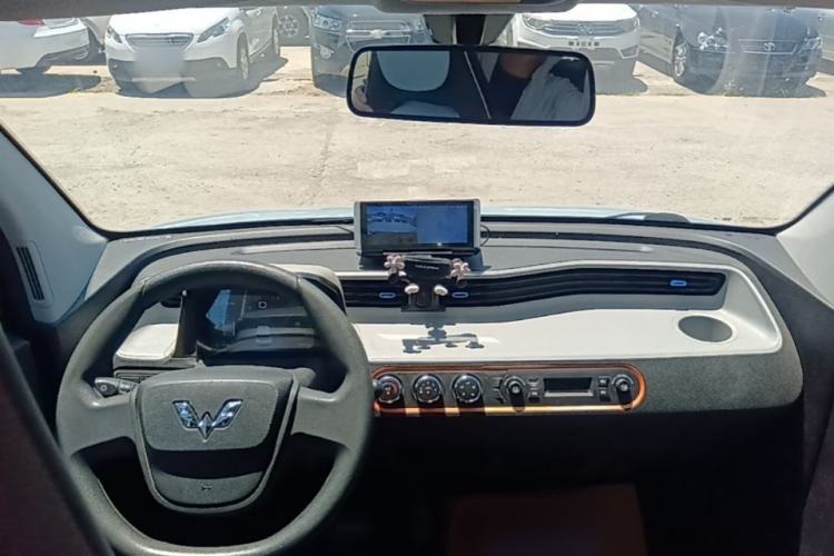 Used Wuling Hongguang MINIEV 2021 Macaron Fashion Model Lithium Iron Phosphate Center Console