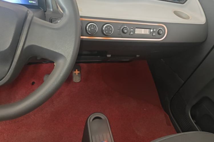 Used Wuling Hongguang MINIEV 2021 Macaron Fashion Model Lithium Iron Phosphate Center Console