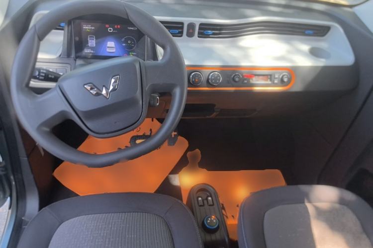 Used Wuling Hongguang MINIEV 2021 Macaron Fashion Model Lithium Iron Phosphate Center Console