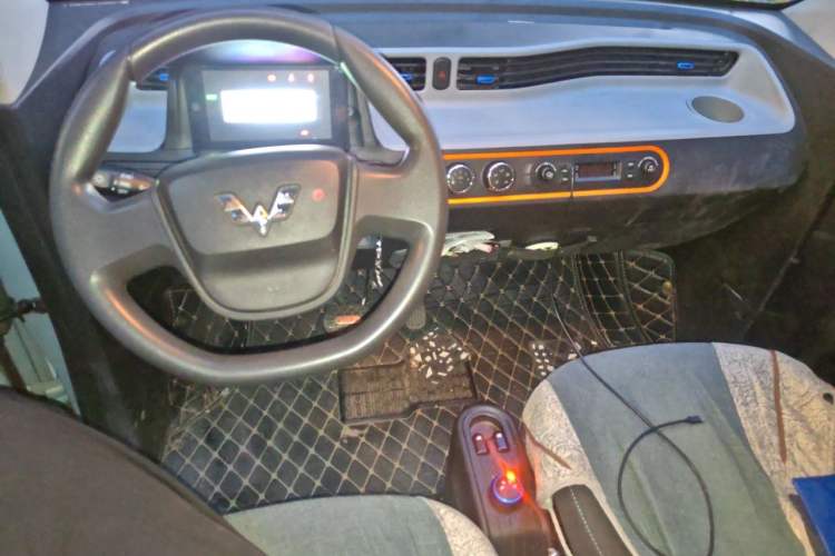 Used Wuling Hongguang MINIEV 2021 Macaron Fashion Model Lithium Iron Phosphate Center Console