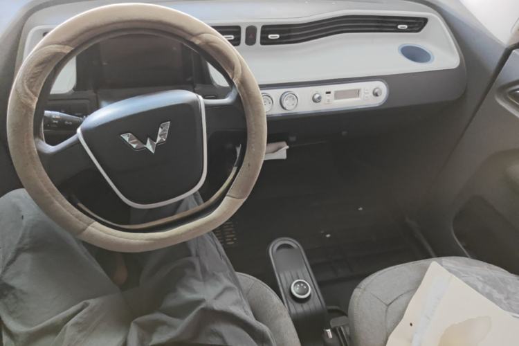 Used Wuling Hongguang MINIEV 2021 Macaron Fashion Model Lithium Iron Phosphate Center Console