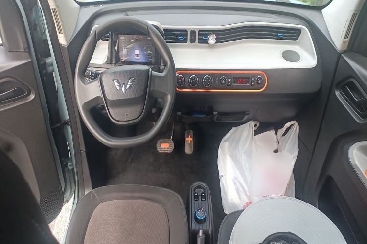 Used Wuling Hongguang MINIEV 2021 Macaron Premium Model – Lithium Iron Phosphate Center Console