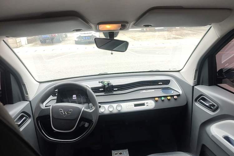 Used Wuling Hongguang MINIEV 2021 Macaron Premium Model – Lithium Iron Phosphate Center Console