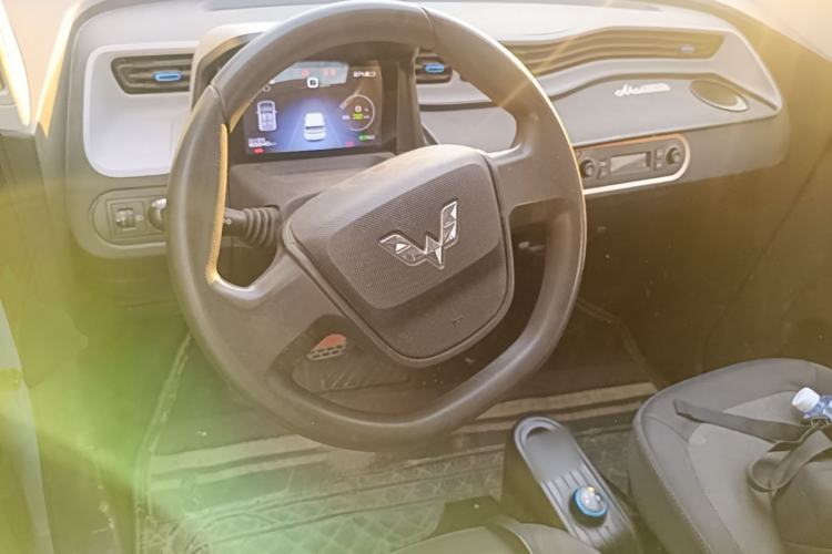 Used Wuling Hongguang MINIEV 2021 Macaron Fashion Model Lithium Iron Phosphate Center Console