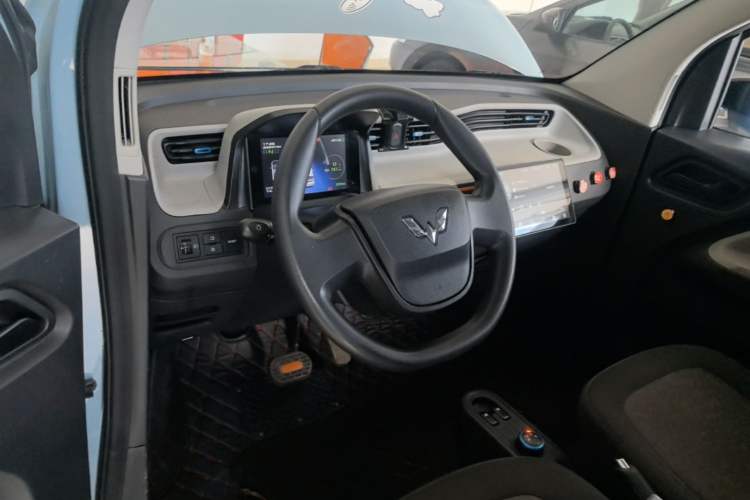 Used Wuling Hongguang MINIEV 2021 Macaron Fashion Model Lithium Iron Phosphate Center Console