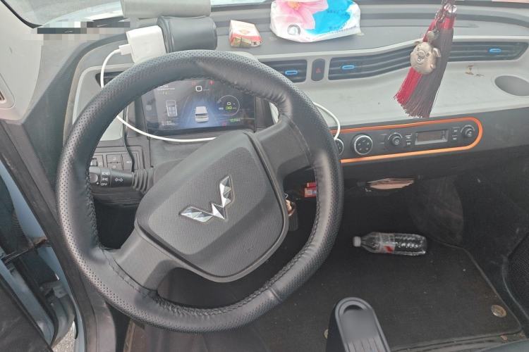 Used Wuling Hongguang MINIEV 2021 Macaron Fashion Model Lithium Iron Phosphate Center Console