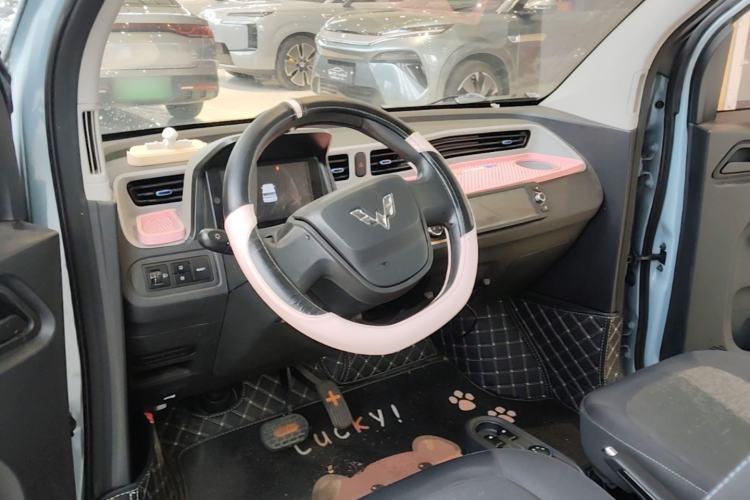 Used Wuling Hongguang MINIEV 2021 Macaron Fashion Model Lithium Iron Phosphate Center Console