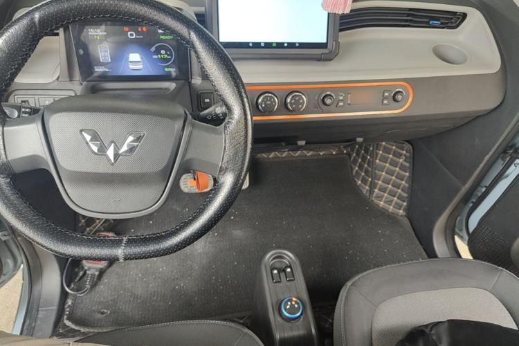 Used Wuling Hongguang MINIEV 2021 Macaron Fashion Model Lithium Iron Phosphate Center Console