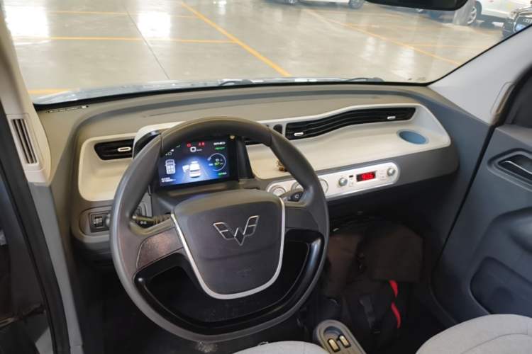 Used Wuling Hongguang MINIEV 2021 Macaron Premium Model – Lithium Iron Phosphate Center Console
