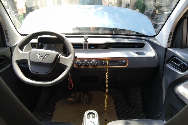 Used Wuling Hongguang MINIEV 2021 Macaron Fashion Edition Lithium-Ion Battery Center Console