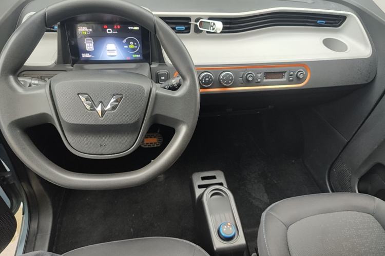 Used Wuling Hongguang MINIEV 2021 Macaron Fashion Model Lithium Iron Phosphate Center Console