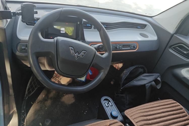 Used Wuling Hongguang MINIEV 2021 Macaron Fashion Model Lithium Iron Phosphate Center Console