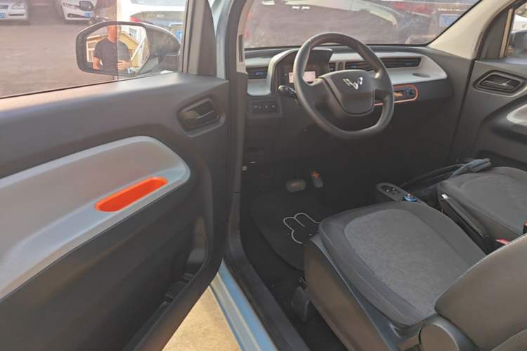 Used Wuling Hongguang MINIEV 2021 Macaron Fashion Model Lithium Iron Phosphate Driver Seat