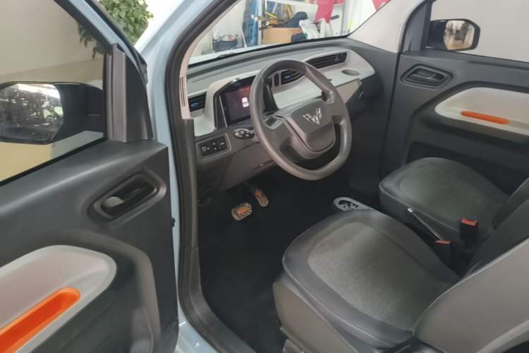 Used Wuling Hongguang MINIEV 2021 Macaron Fashion Model Lithium Iron Phosphate Driver Seat