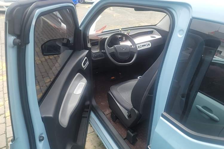 Used Wuling Hongguang MINIEV 2021 Macaron Premium Model – Lithium Iron Phosphate Driver Seat