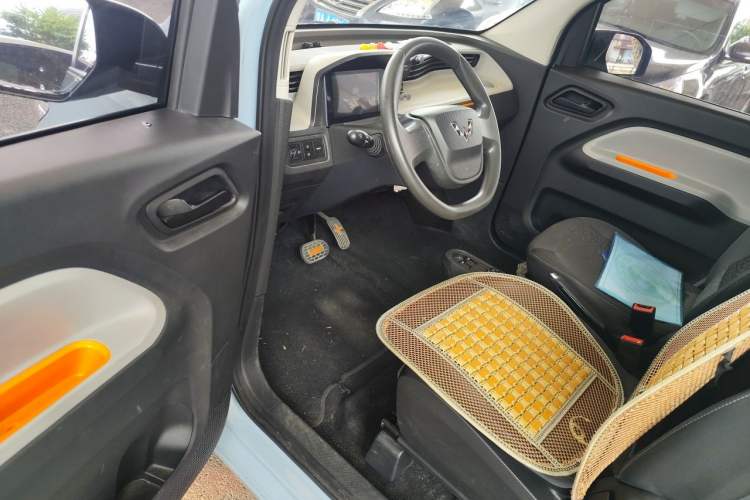 Used Wuling Hongguang MINIEV 2021 Macaron Fashion Model Lithium Iron Phosphate Driver Seat