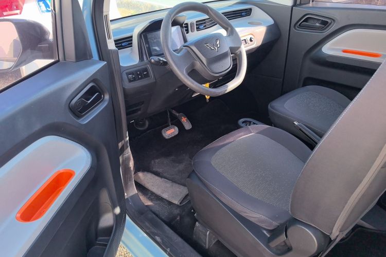 Used Wuling Hongguang MINIEV 2021 Macaron Sandwich Model 120 km Lithium Iron Phosphate Driver Seat