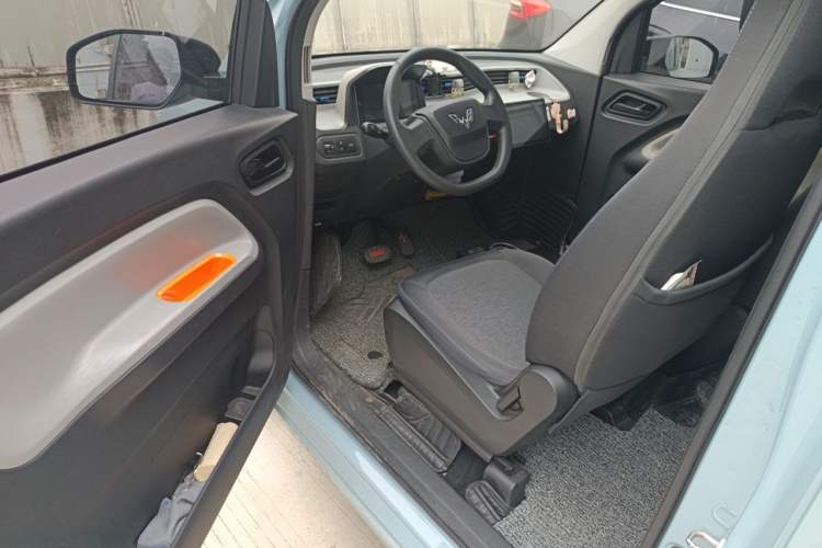 Used Wuling Hongguang MINIEV 2021 Macaron Fashion Model Lithium Iron Phosphate Driver Seat
