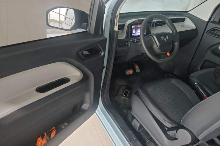 Used Wuling Hongguang MINIEV 2021 Macaron Fashion Model Lithium Iron Phosphate Driver Seat