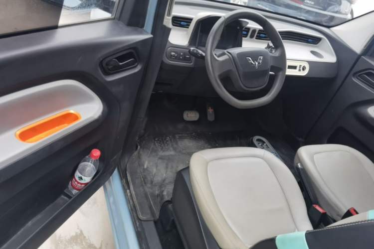 Used Wuling Hongguang MINIEV 2021 Macaron Fashion Model Lithium Iron Phosphate Driver Seat