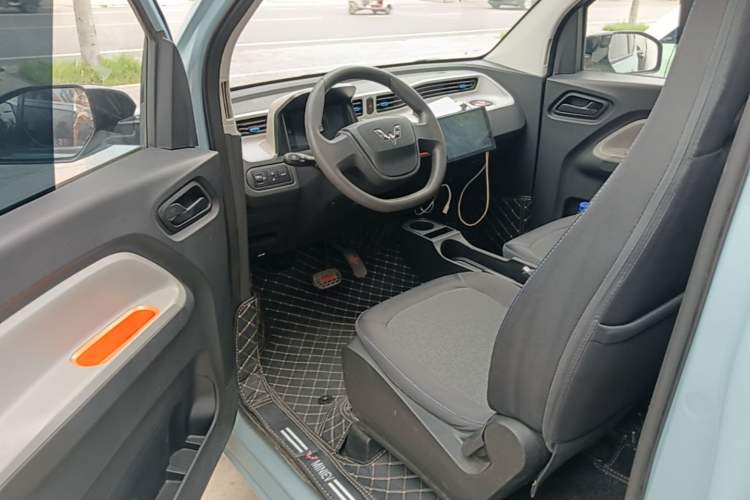 Used Wuling Hongguang MINIEV 2021 Macaron Fashion Model Lithium Iron Phosphate Driver Seat