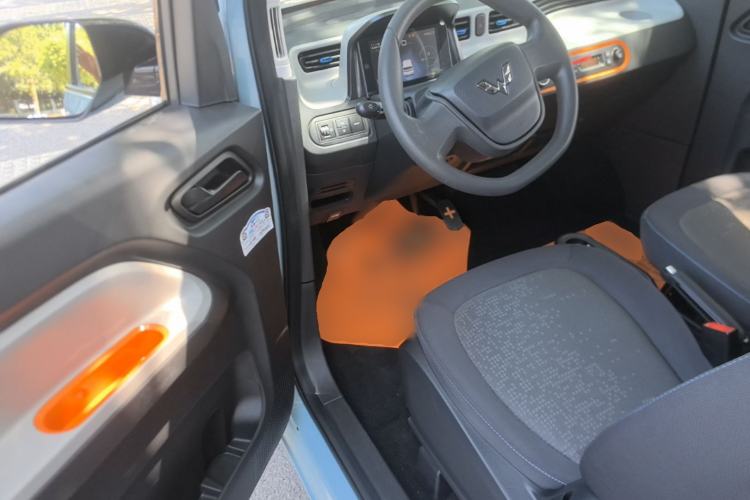 Used Wuling Hongguang MINIEV 2021 Macaron Fashion Model Lithium Iron Phosphate Driver Seat