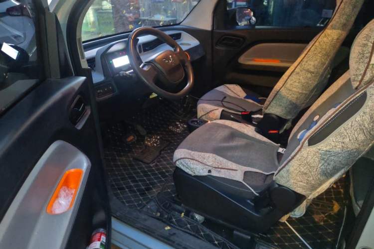 Used Wuling Hongguang MINIEV 2021 Macaron Fashion Model Lithium Iron Phosphate Driver Seat