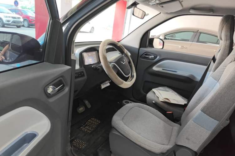 Used Wuling Hongguang MINIEV 2021 Macaron Fashion Model Lithium Iron Phosphate Driver Seat