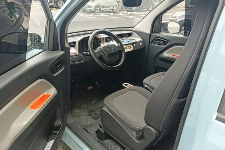 Used Wuling Hongguang MINIEV 2021 Macaron Sandwich Model 120 km Lithium Iron Phosphate Driver Seat