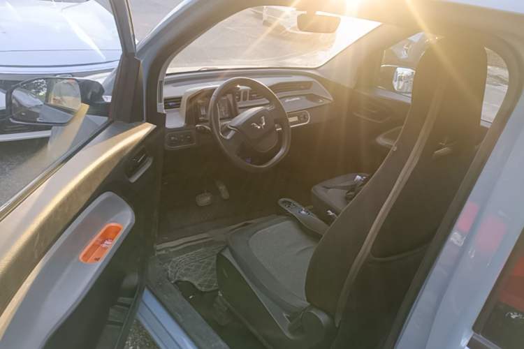 Used Wuling Hongguang MINIEV 2021 Macaron Fashion Model Lithium Iron Phosphate Driver Seat