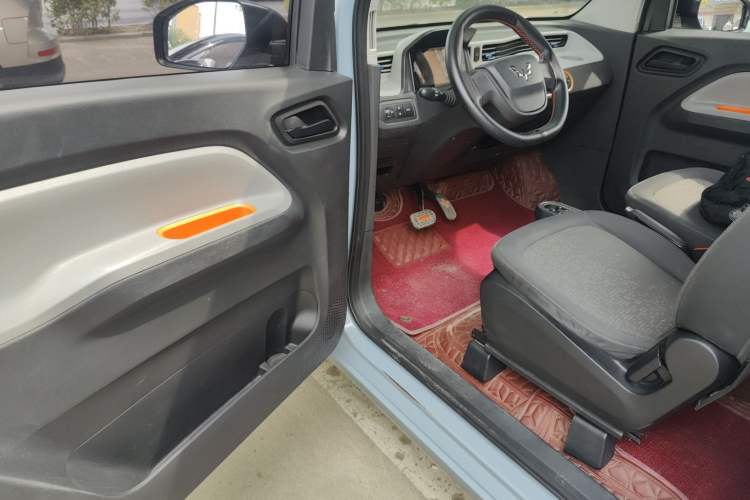 Used Wuling Hongguang MINIEV 2021 Macaron Fashion Model Lithium Iron Phosphate Driver Seat