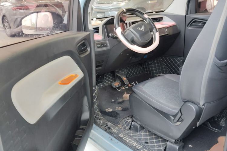 Used Wuling Hongguang MINIEV 2021 Macaron Fashion Model Lithium Iron Phosphate Driver Seat