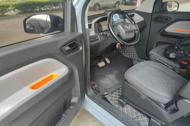 Used Wuling Hongguang MINIEV 2021 Macaron Fashion Model Lithium Iron Phosphate Driver Seat