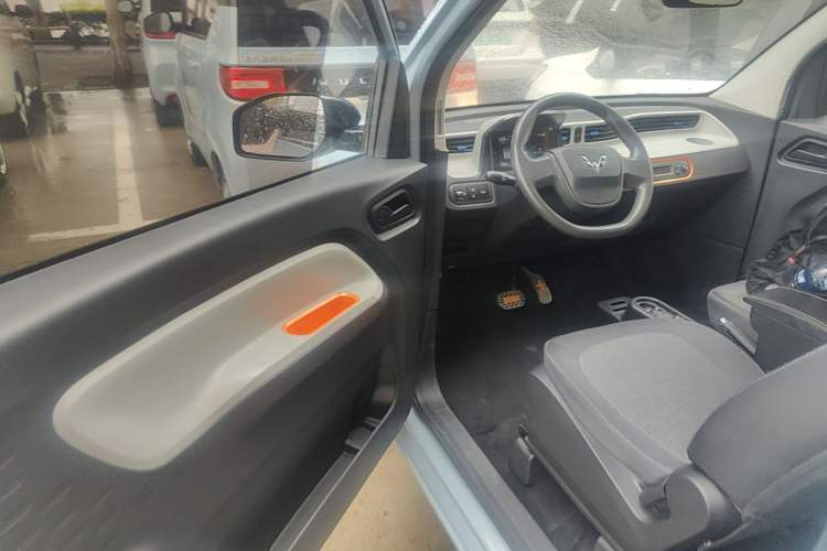 Used Wuling Hongguang MINIEV 2021 Macaron Fashion Model Lithium Iron Phosphate Driver Seat