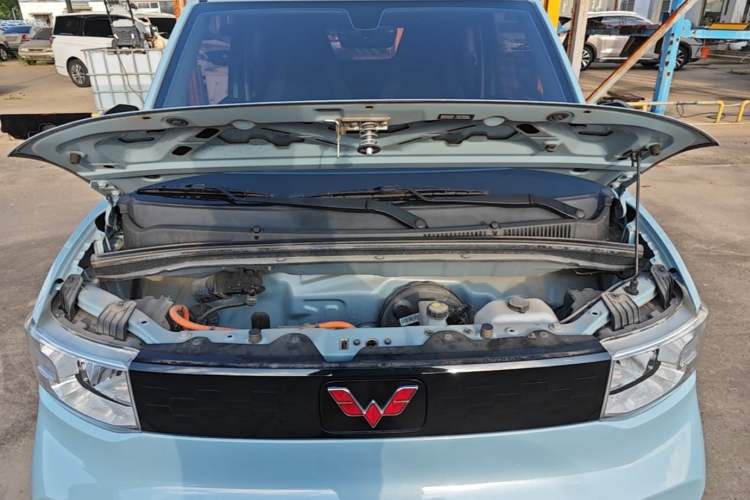 Used Wuling Hongguang MINIEV 2021 Macaron Fashion Model Lithium Iron Phosphate Engine Bay