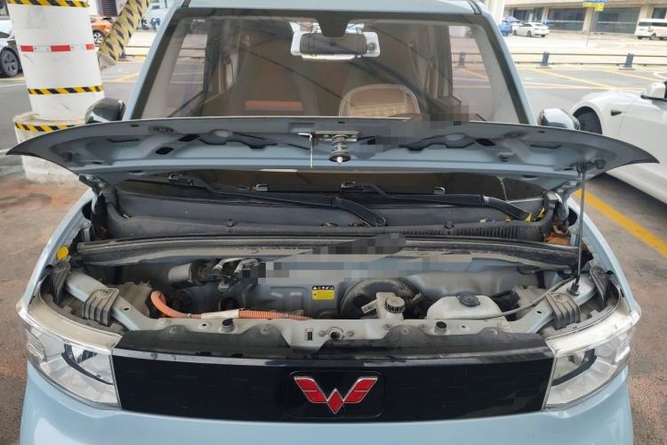 Used Wuling Hongguang MINIEV 2021 Macaron Fashion Model Lithium Iron Phosphate Engine Bay