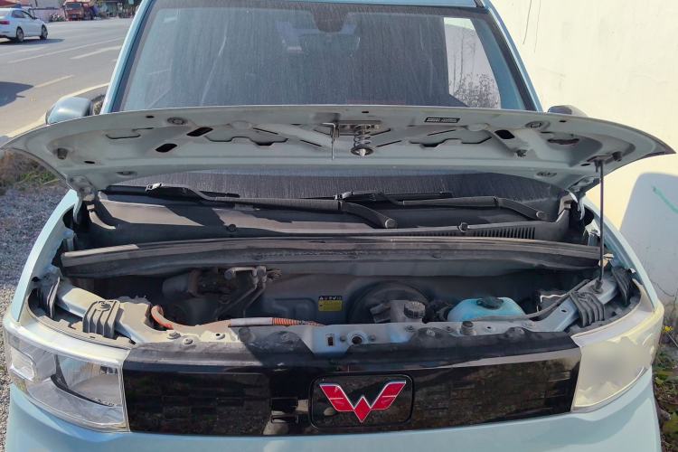 Used Wuling Hongguang MINIEV 2021 Macaron Sandwich Model 120 km Lithium Iron Phosphate Engine Bay