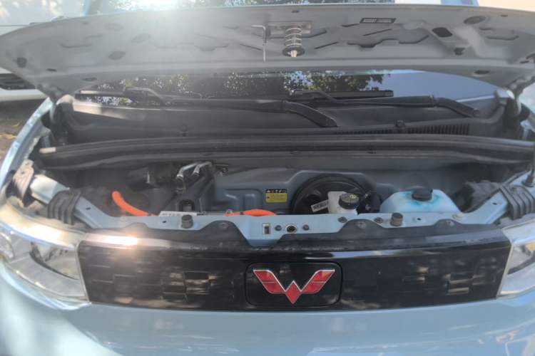 Used Wuling Hongguang MINIEV 2021 Macaron Fashion Model Lithium Iron Phosphate Engine Bay