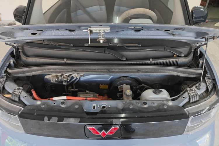 Used Wuling Hongguang MINIEV 2021 Macaron Fashion Model Lithium Iron Phosphate Engine Bay