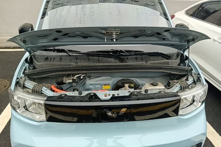 Used Wuling Hongguang MINIEV 2021 Macaron Sandwich Model 120 km Lithium Iron Phosphate Engine Bay