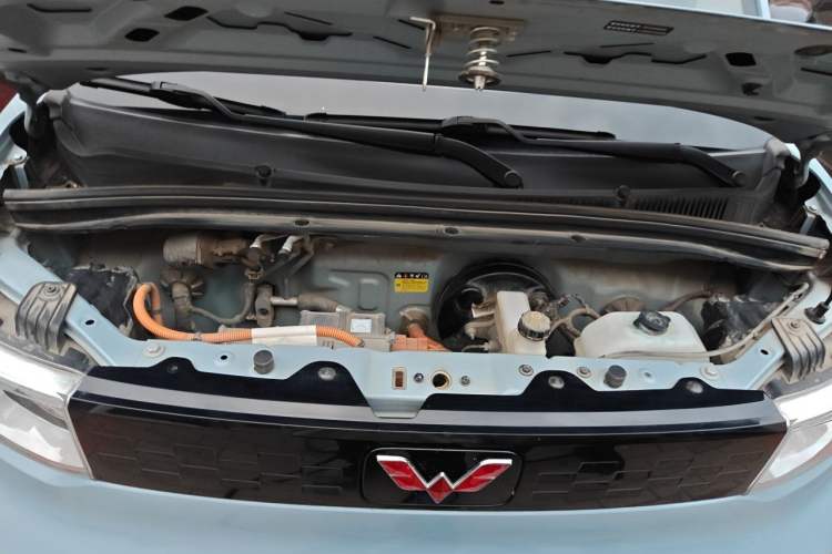 Used Wuling Hongguang MINIEV 2021 Macaron Sandwich Model 170 km Lithium Ternary Engine Bay