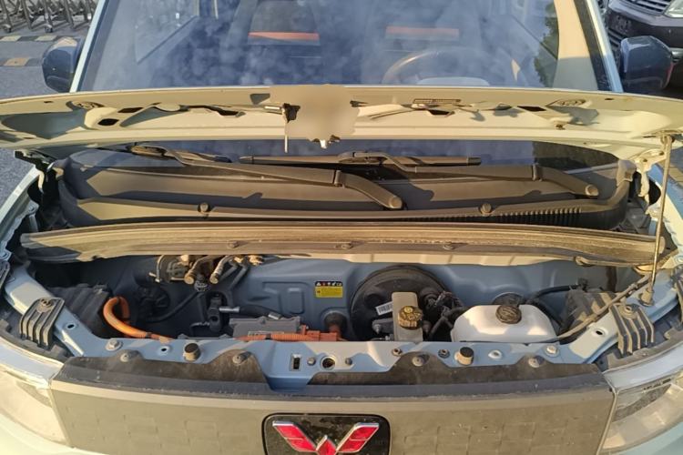 Used Wuling Hongguang MINIEV 2021 Macaron Fashion Model Lithium Iron Phosphate Engine Bay