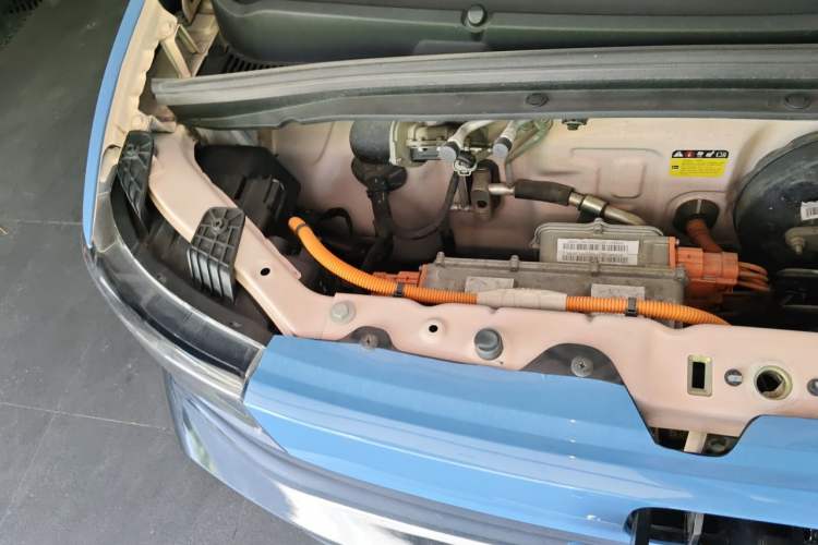 Used Wuling Hongguang MINIEV 2021 Macaron Premium Model – Lithium Iron Phosphate Engine Bay Right