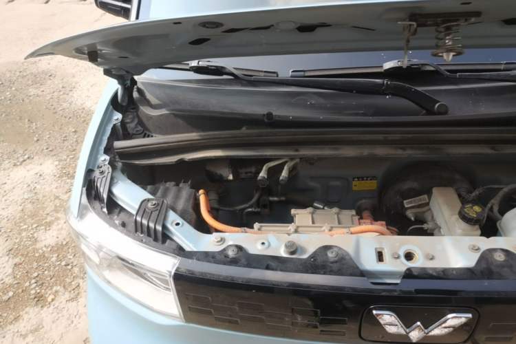 Used Wuling Hongguang MINIEV 2021 Macaron Premium Model – Lithium Iron Phosphate Engine Bay Right