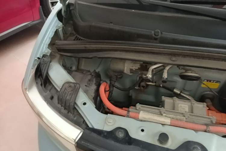 Used Wuling Hongguang MINIEV 2021 Macaron Premium Model – Lithium Iron Phosphate Engine Bay Right